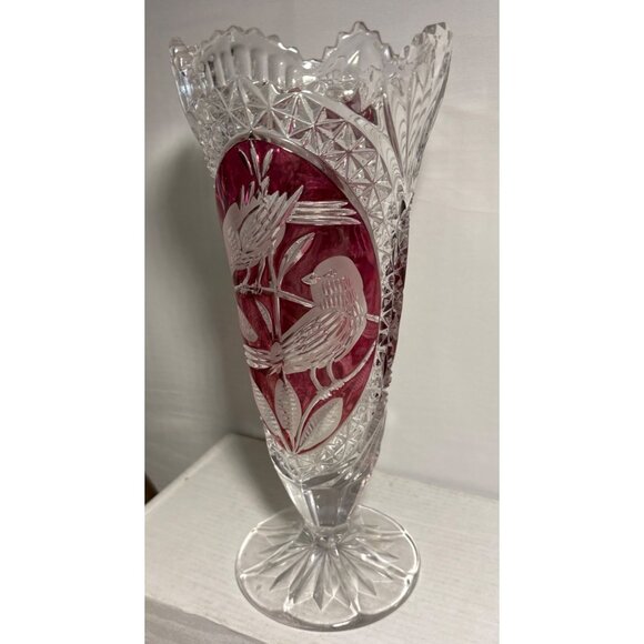 Hofbauer Byrdes Crystal Vase With Bird Motif & Ruby Red Overlay 10.5" Tall Vtg - Picture 2 of 13